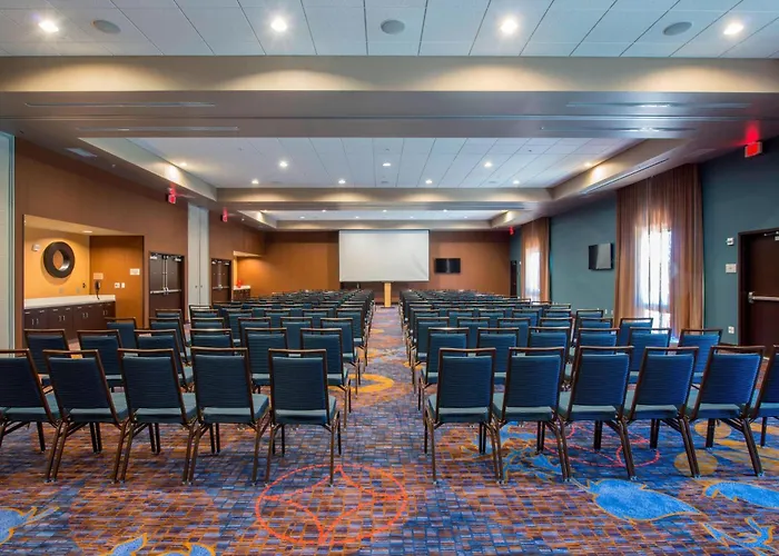 Courtyard By Marriott Columbus