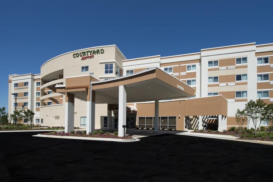 Courtyard By Marriott Hotel