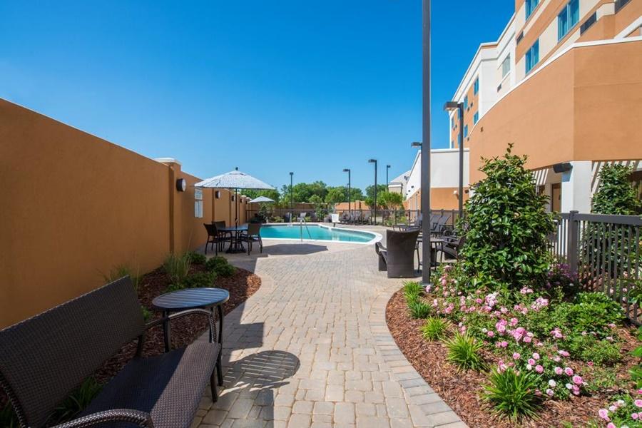 Courtyard By Marriott