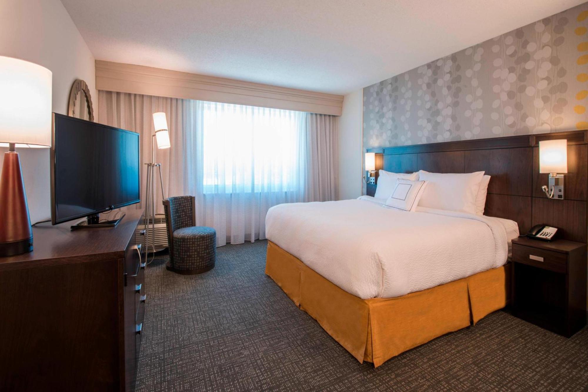 Courtyard By Marriott Columbus