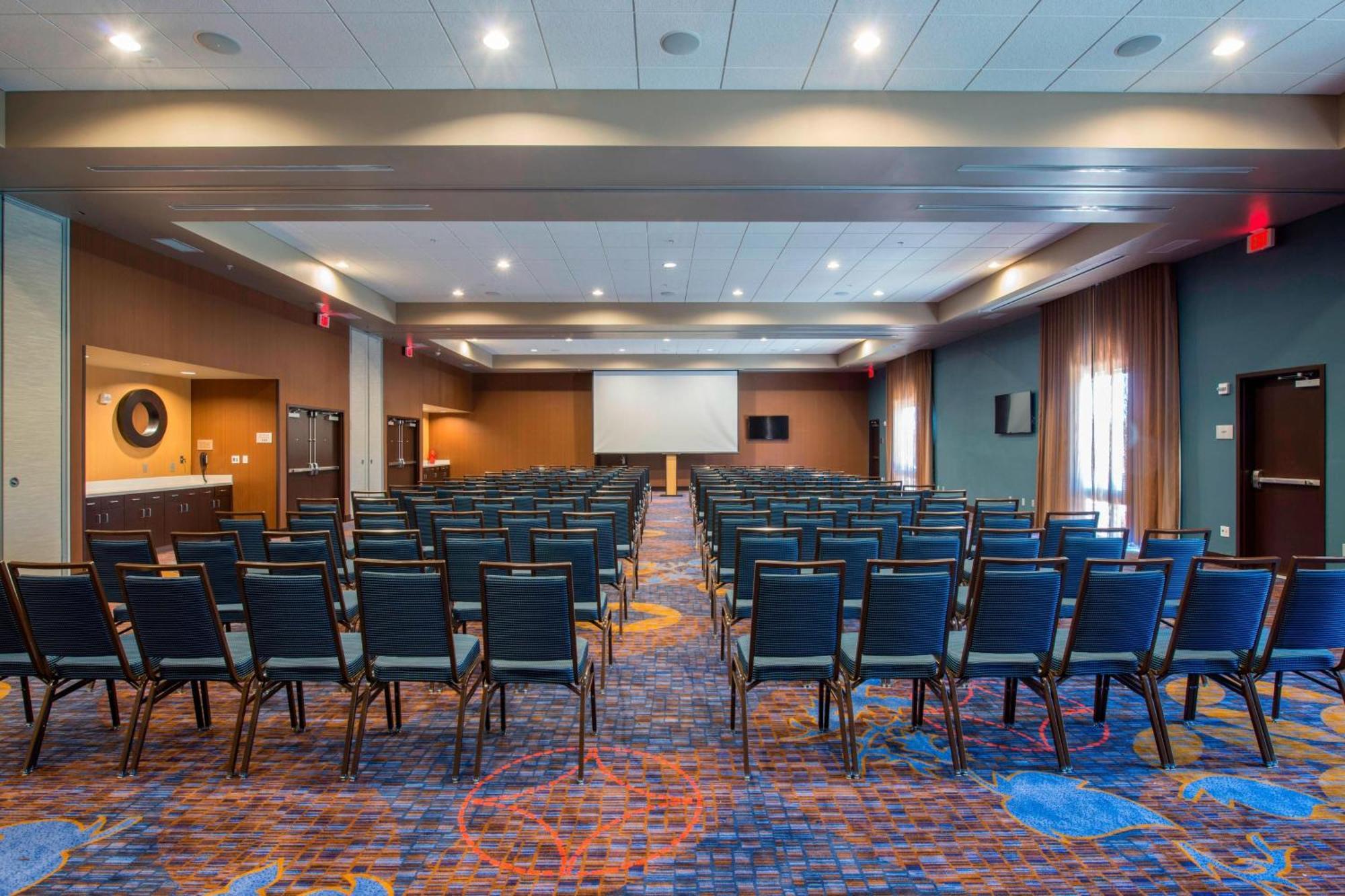 Courtyard By Marriott