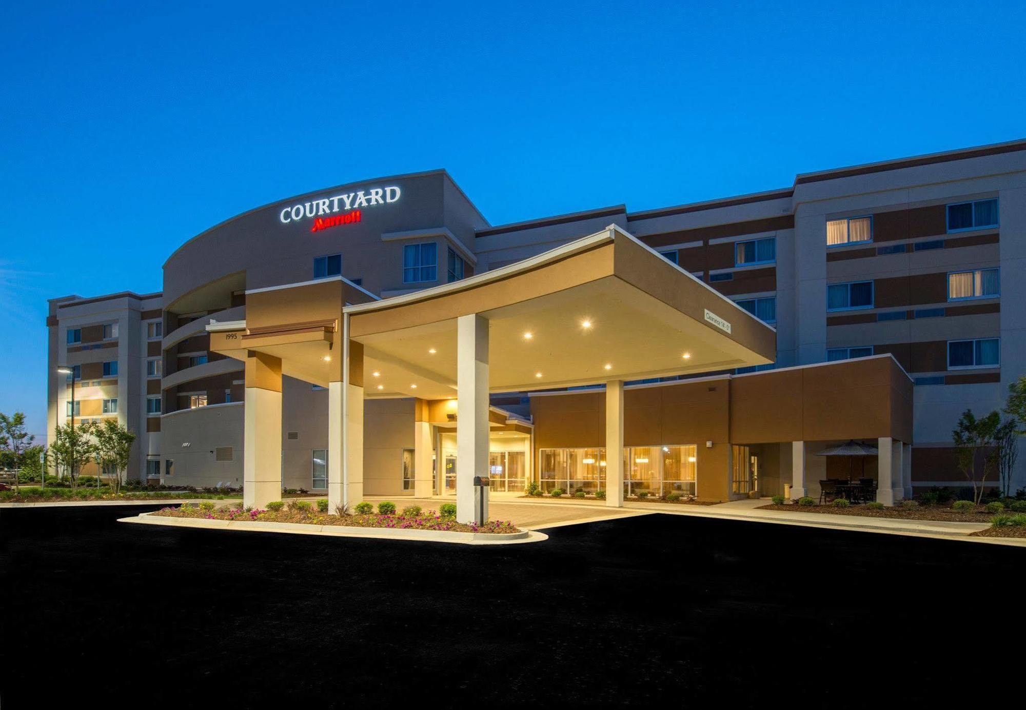Courtyard By Marriott Columbus